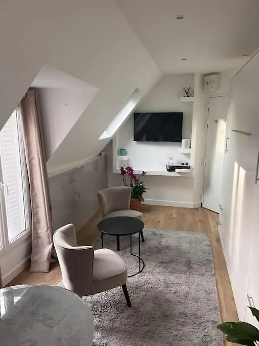 R - Apartment *